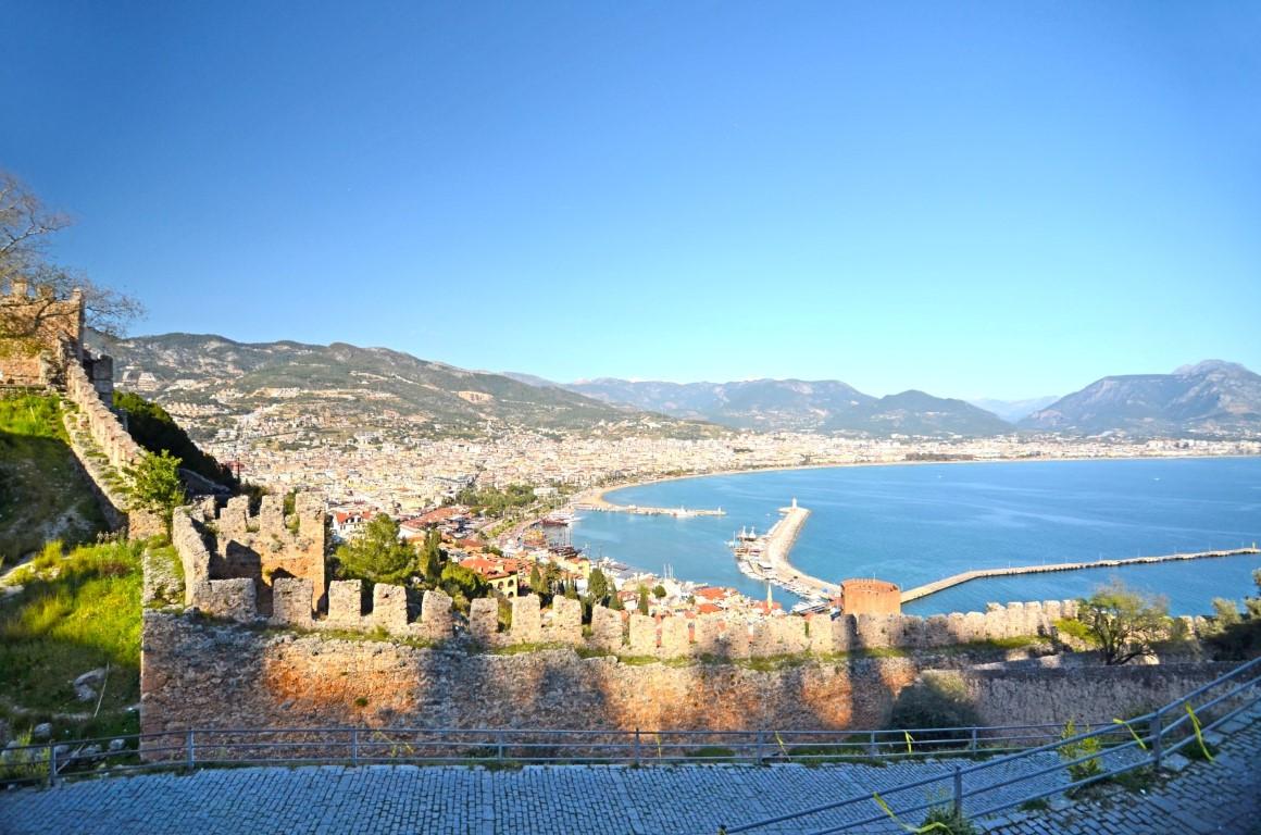 Old two-storey house next to the Alanya fortress - Фото 2