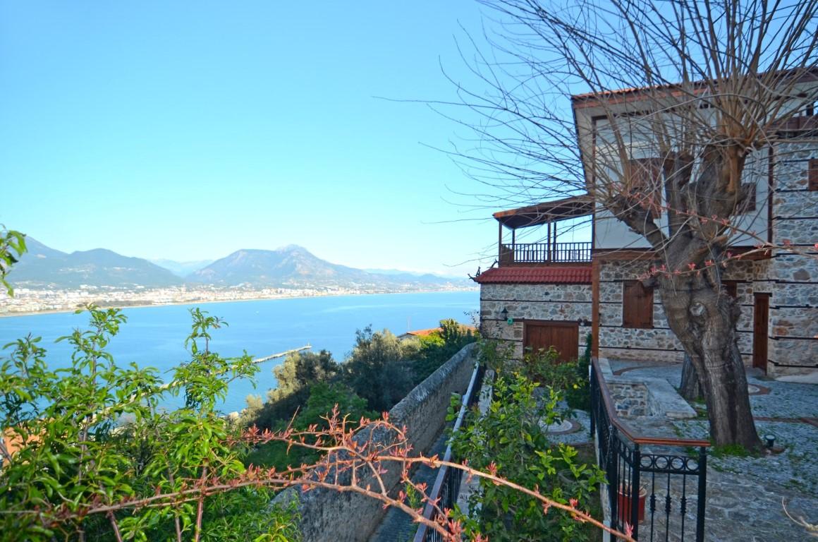 Old two-storey house next to the Alanya fortress - Фото 4