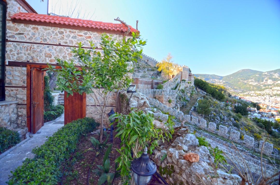 Old two-storey house next to the Alanya fortress - Фото 32