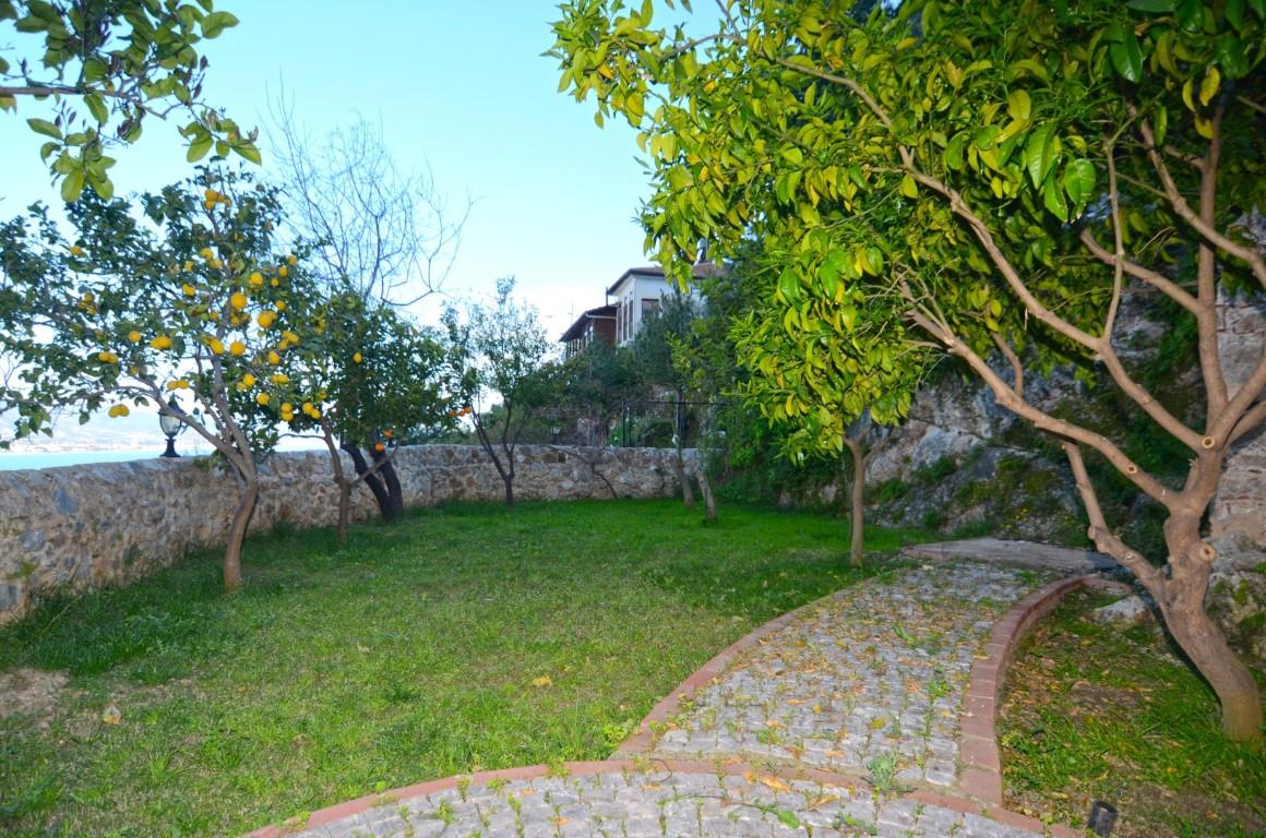 Old two-storey house next to the Alanya fortress - Фото 33