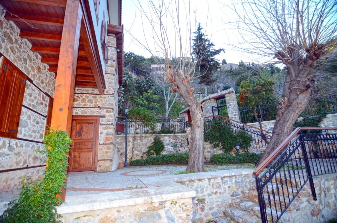 Old two-storey house next to the Alanya fortress - Фото 36