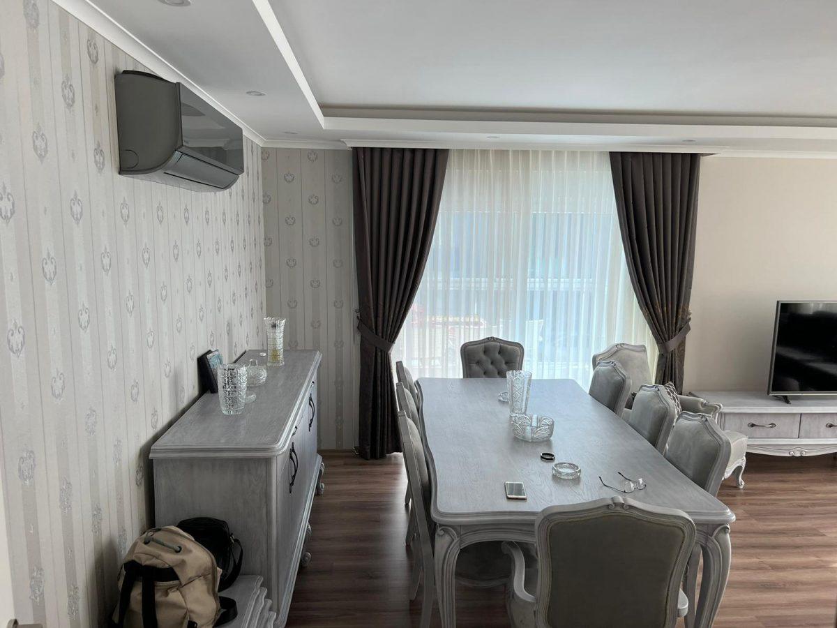 Spacious apartment with a separate kitchen and glazed terraces in the center of Alanya - Фото 2