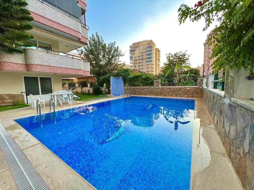 Two-room apartment with glazed terraces in Mahmutlar, Turkey - Фото 11