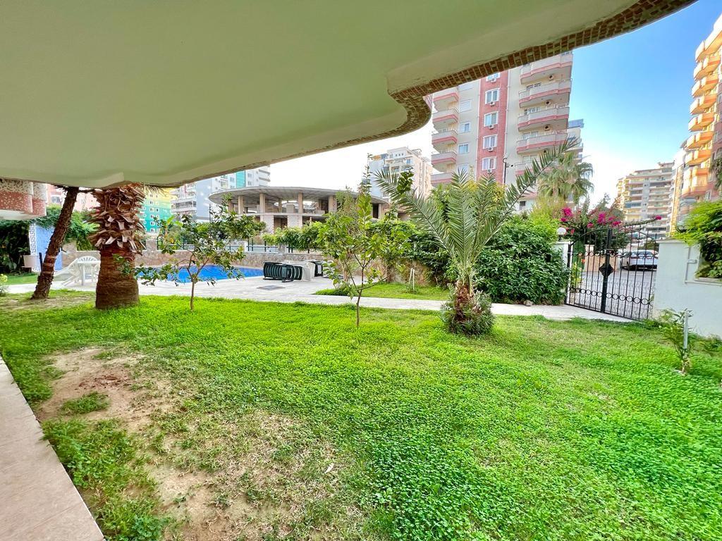 Two-room apartment with glazed terraces in Mahmutlar, Turkey - Фото 12