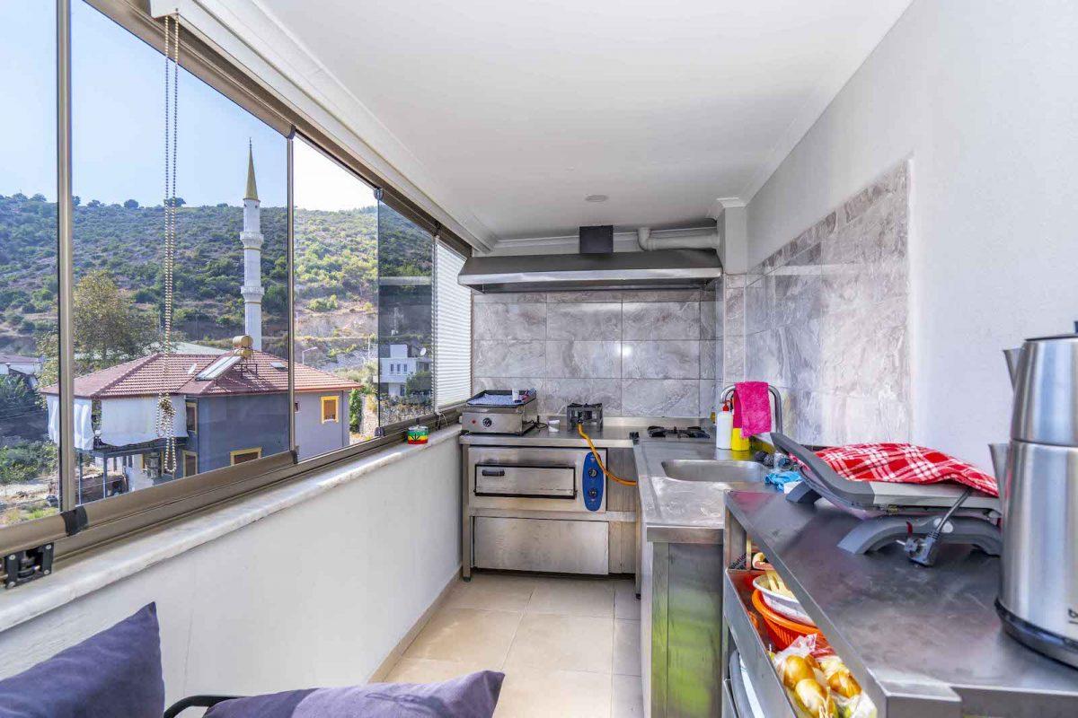 Stylish apartment with glazed terraces and sea view in the center of Alanya - Фото 15