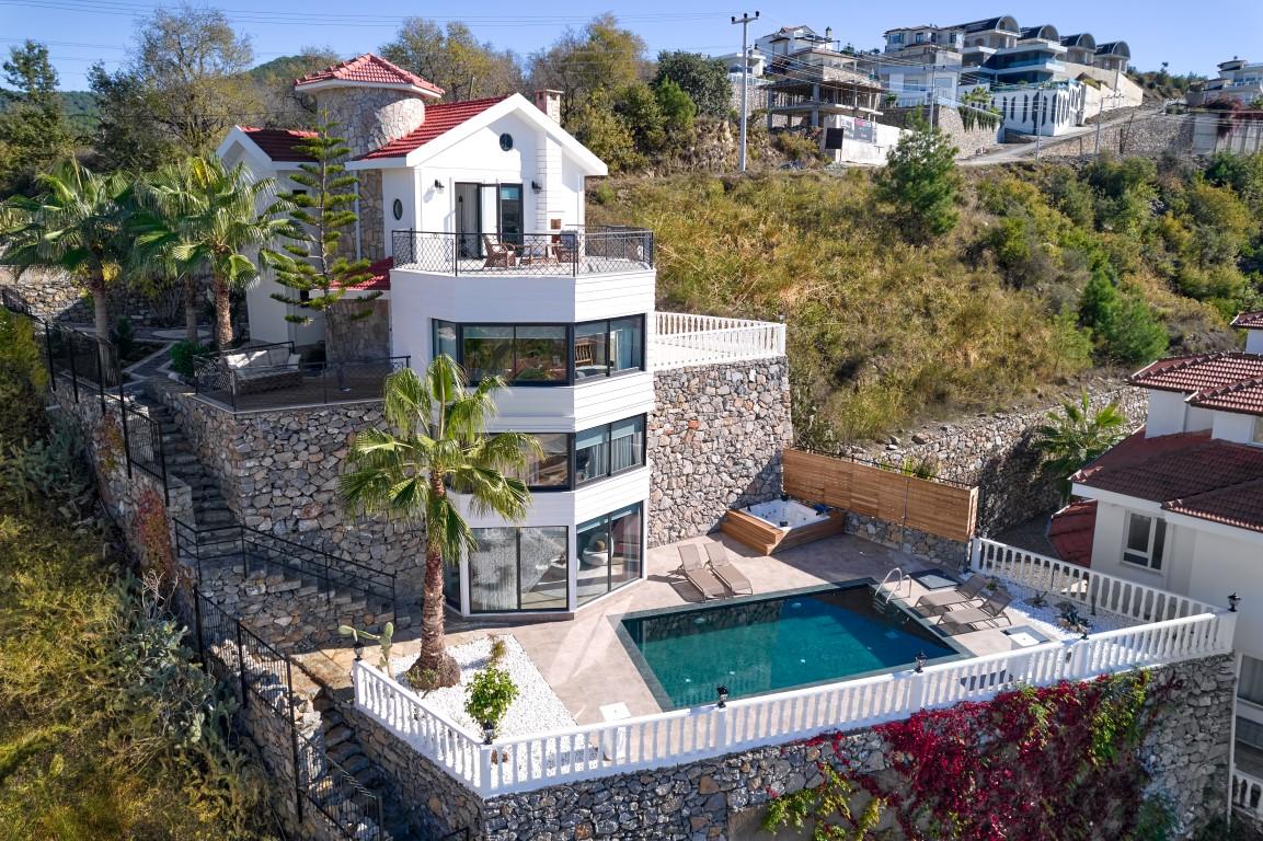 Spacious 4+1 villa with private pool and panoramic views in the area of Kargyjak, Alanya (Turkey) - Фото 1