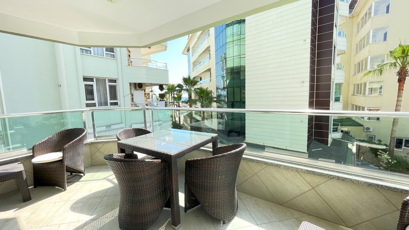 Apartment of 90 m2 (without furniture) 100 meters from the sea in Oba, Alanya - Фото 5