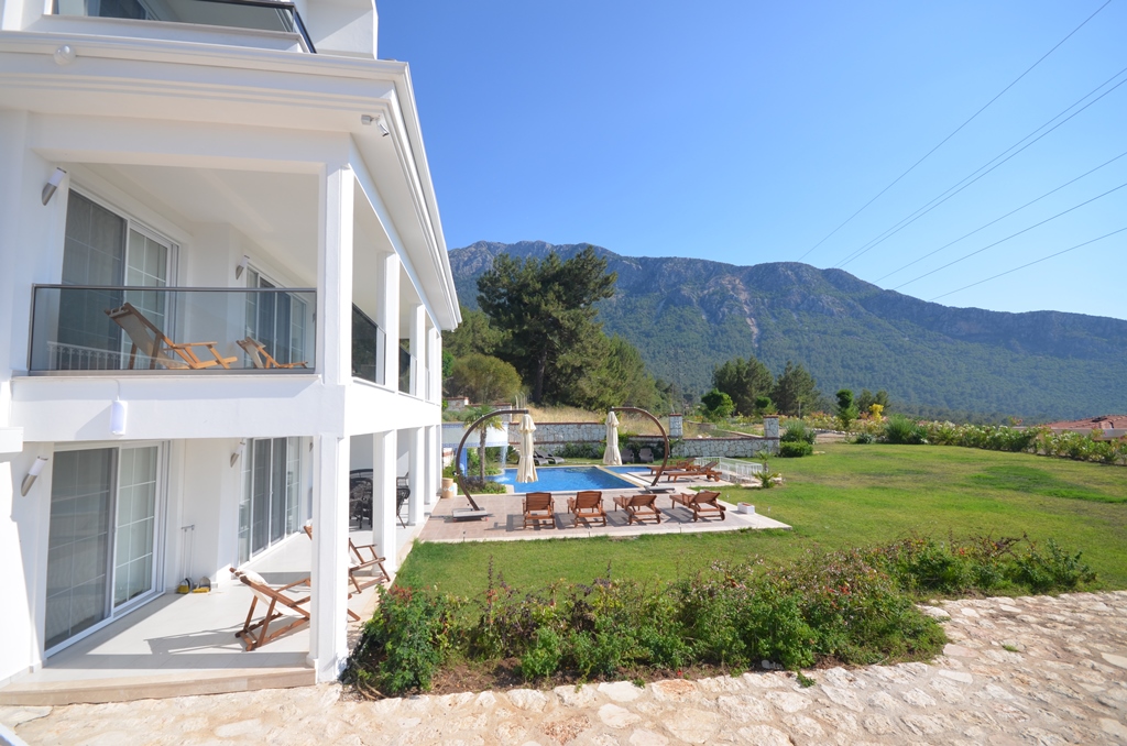 Spacious 5+1 Italian style villa in Fethiye - Фото 4