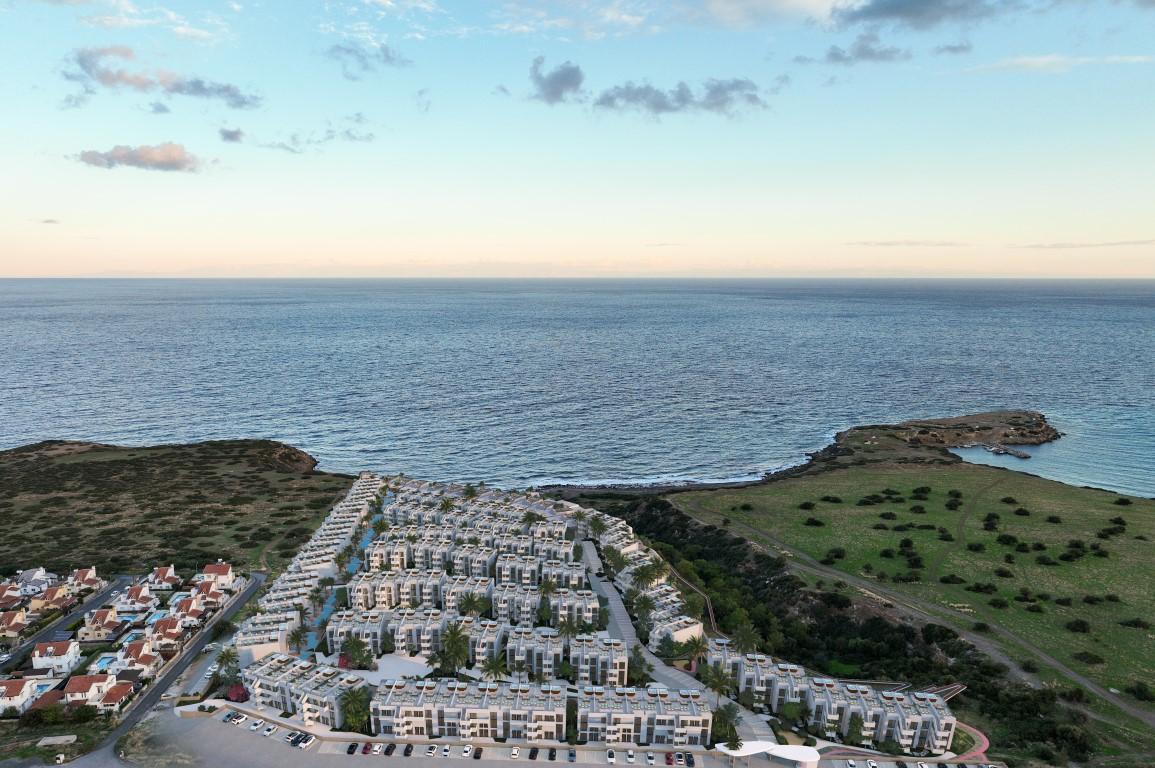 Large-scale project in Northern Cyprus,  offering options with villas and apartments - Фото 3