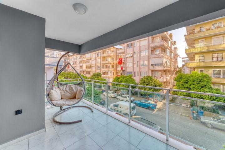 One bedroom apartment of 100 m2 next to the sea in the center of Alanya - Фото 25