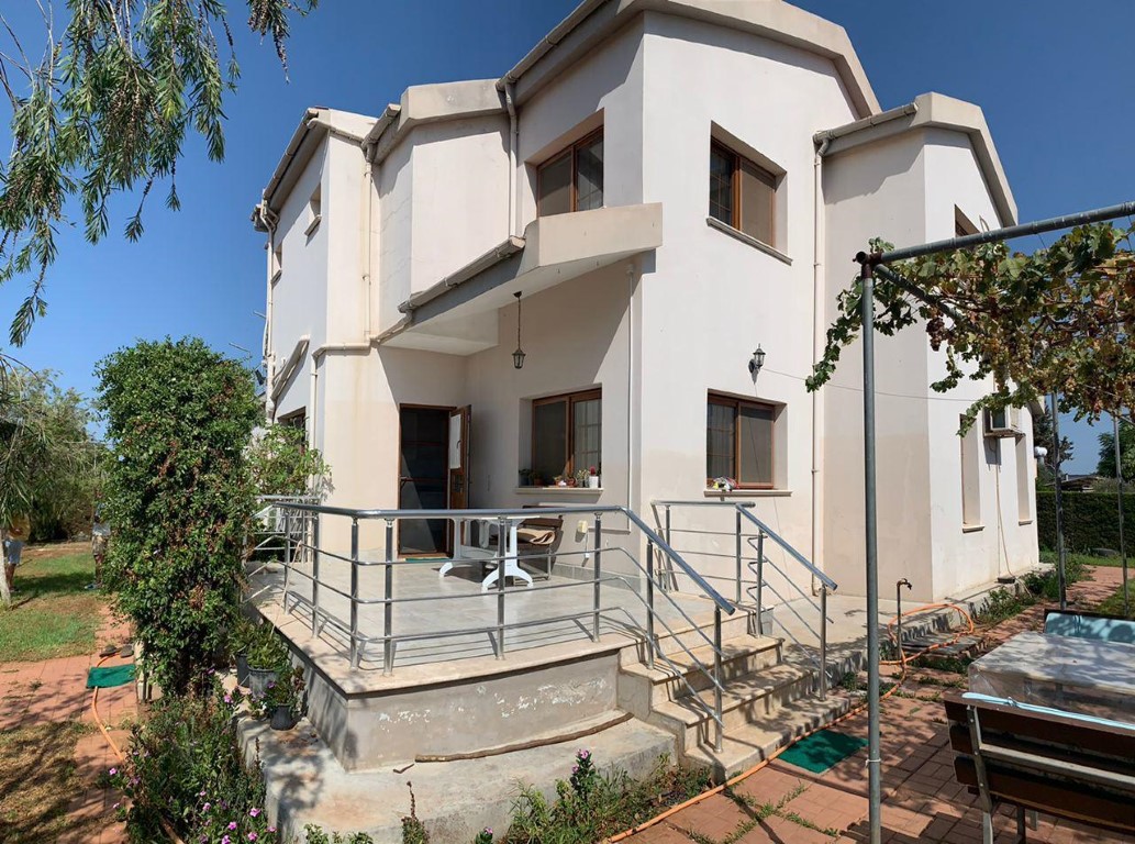 Spacious two-storey villa with large green garden, Northern Cyprus - Фото 2