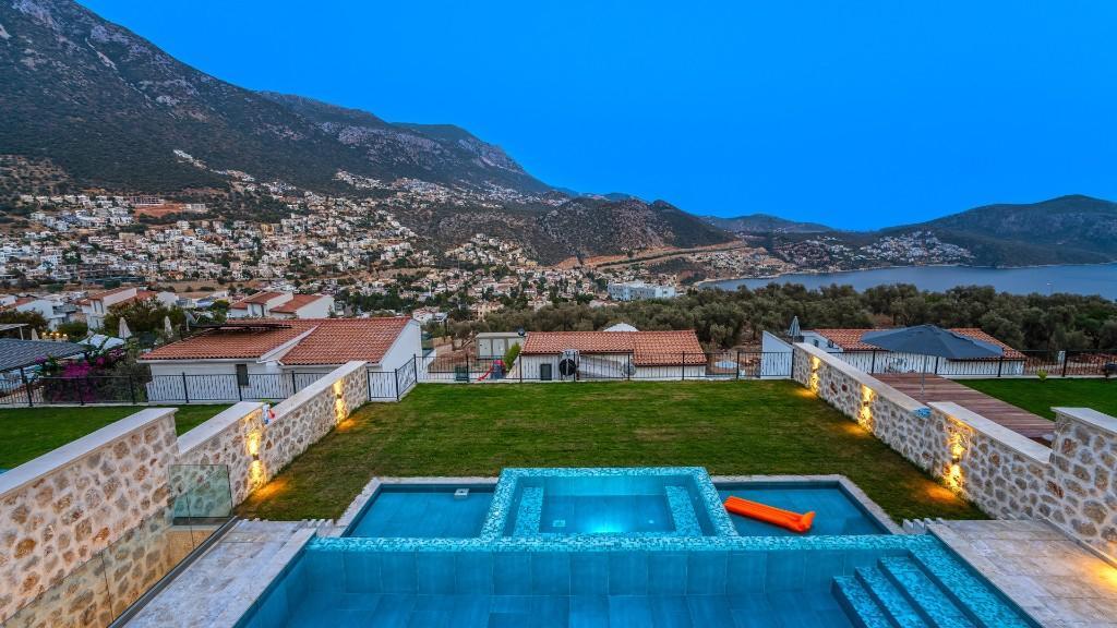 Luxury villa with stunning views of nature in Antalya - Фото 4