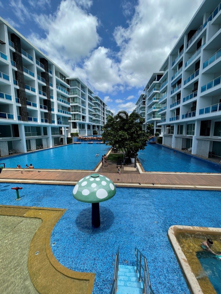 New residential complex with large outdoor pool - Фото 4