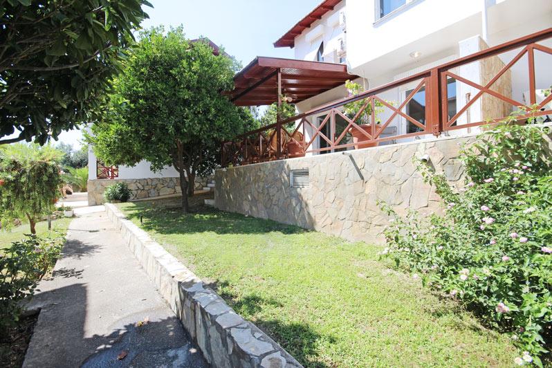 Detached villa with 8+2 apartments with beautiful views of the sea and mountains, Demirtaş district - Фото 10