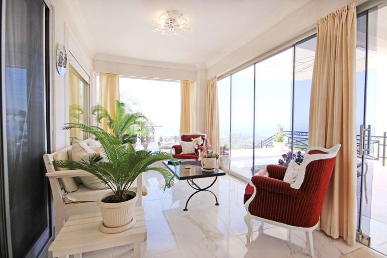 Spacious villa in Alanya with 7+3 apartments with sea and city views, Kestel - Фото 28