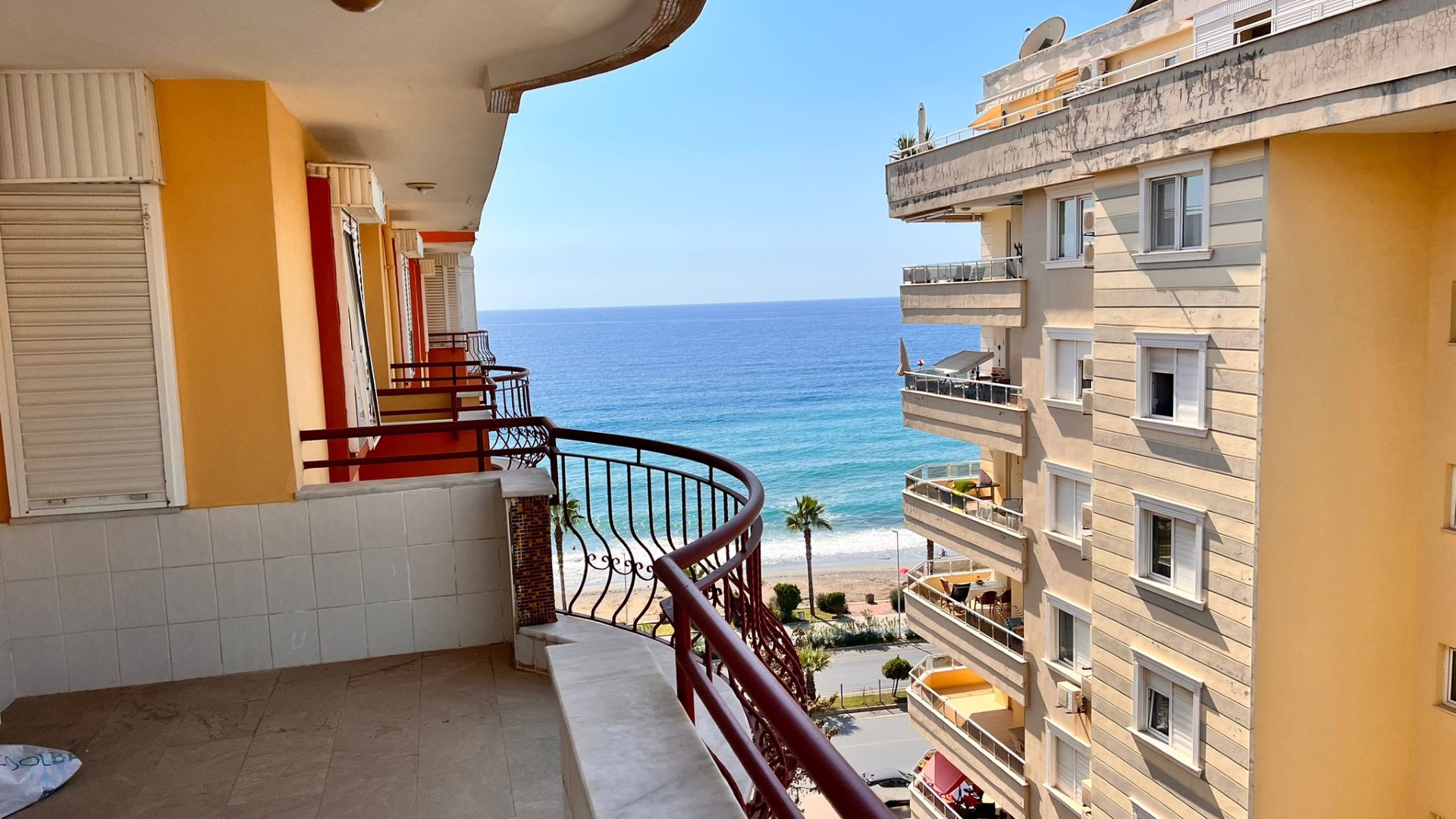 Penthouse in Alanya with an area of 260 m2 on the first coastline, Mahmutlar - Фото 6