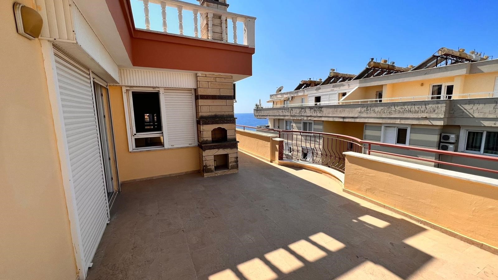 Penthouse in Alanya with an area of 260 m2 on the first coastline, Mahmutlar - Фото 19