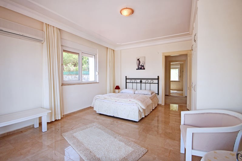 Spacious villa in Alanya with 7+3 apartments with sea and city views, Kestel - Фото 41