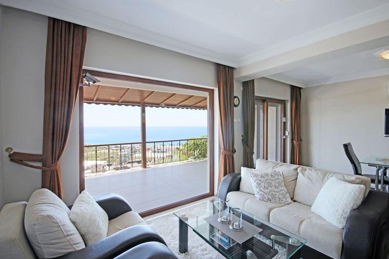 Cozy villa on the hill, with a beautiful view of the sea and the city - Фото 19