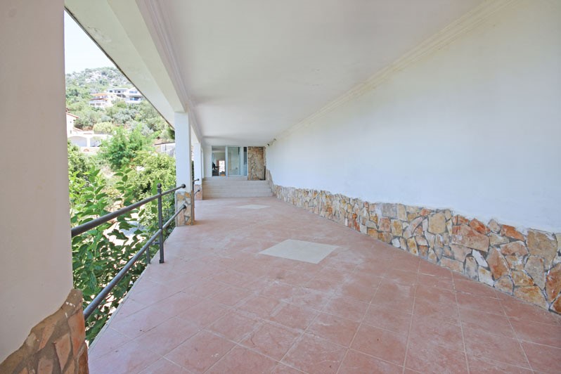 Spacious villa in Alanya with 7+3 apartments with sea and city views, Kestel - Фото 76