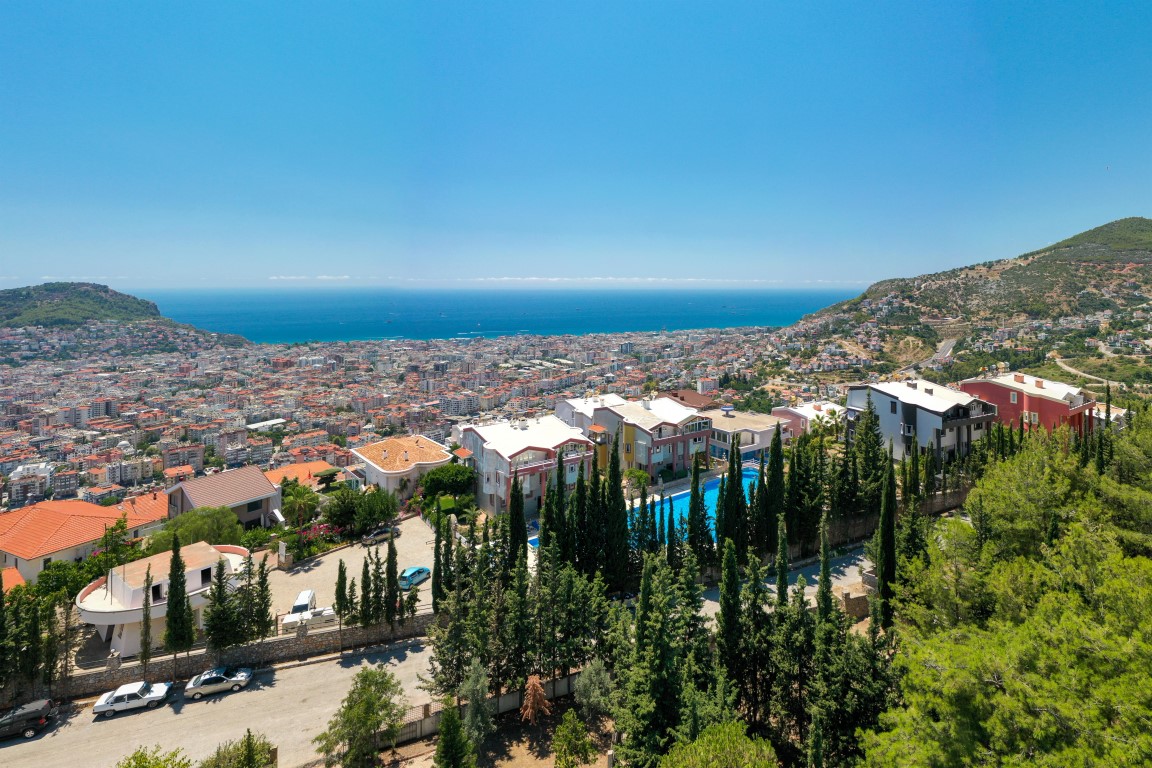 Penthouse apartment with 3+1 floor plan, with sea and city views in the Bektash area - Фото 3