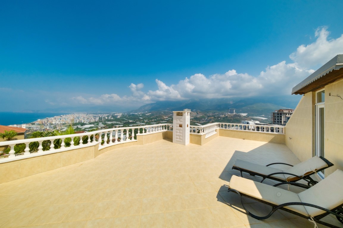 Detached mountain villa overlooking the sea and the city, in the area of Kargicak - Фото 35