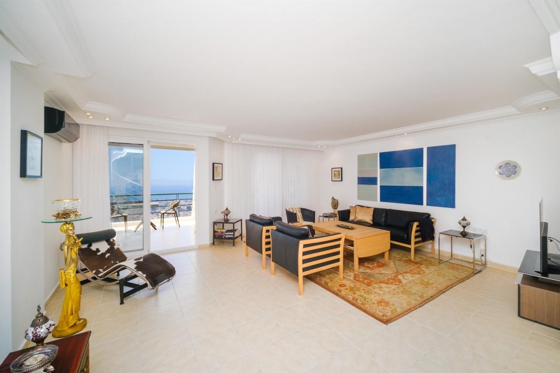 Penthouse apartment with 3+1 floor plan, with sea and city views in the Bektash area - Фото 10