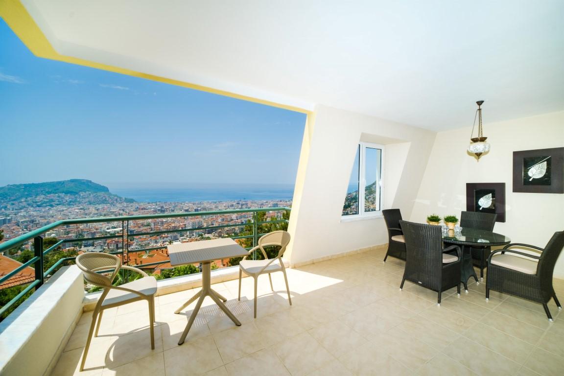 Penthouse apartment with 3+1 floor plan, with sea and city views in the Bektash area - Фото 14