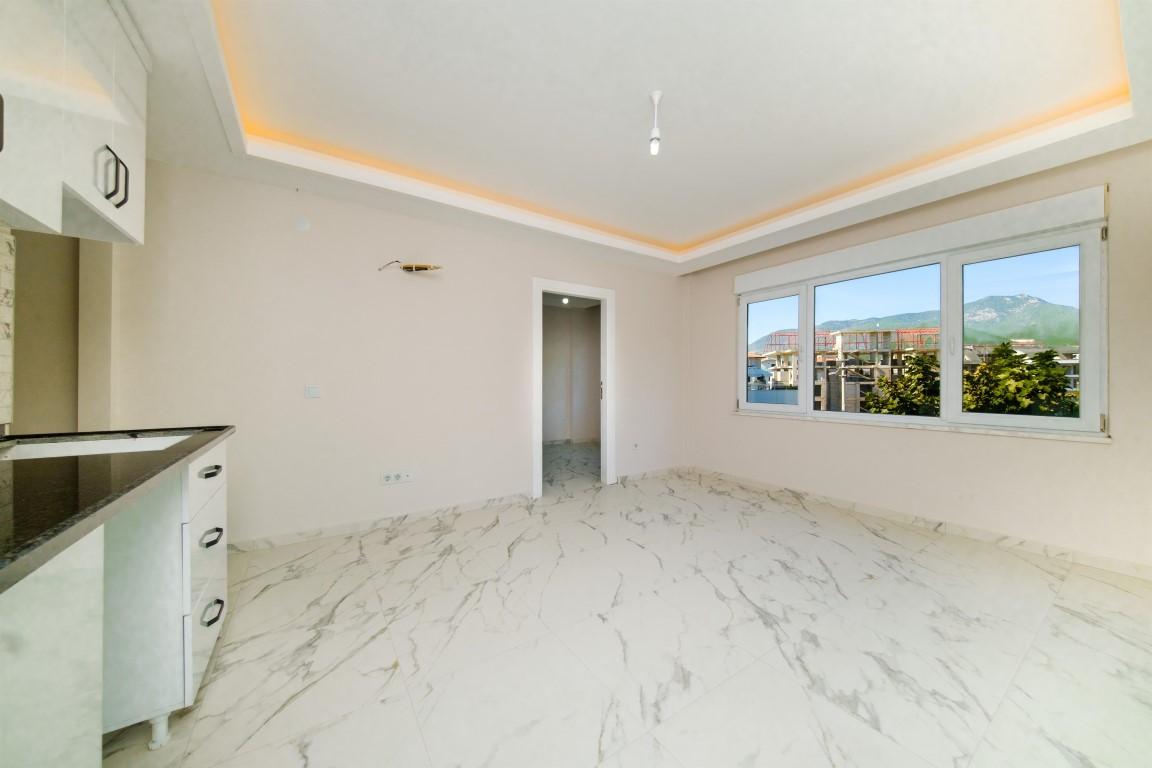 Bright two bedroom apartment of 85 m2 in the area of Oba, Alanya - Фото 17