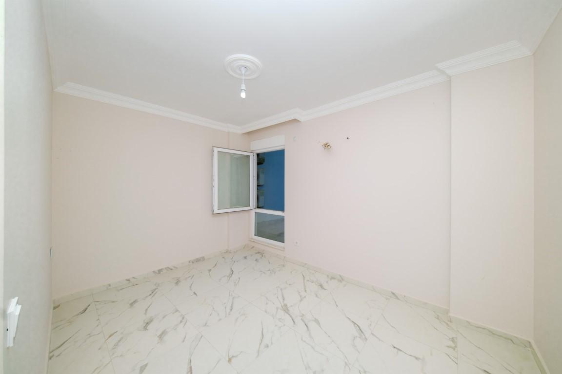 Bright two bedroom apartment of 85 m2 in the area of Oba, Alanya - Фото 27