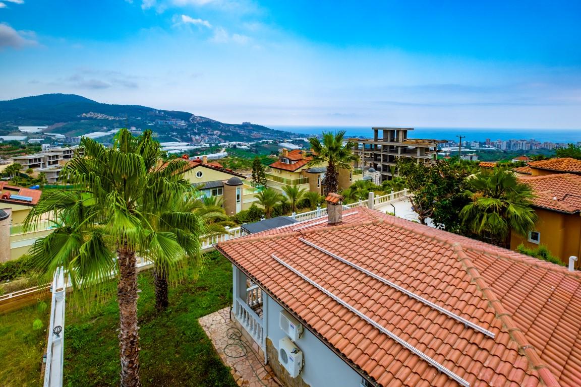 Detached mountain villa overlooking the sea and the city, in the area of Kargicak - Фото 3