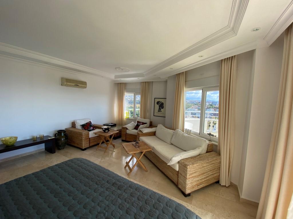 Furnished duplex on the high 9th floor overlooking the sea - Foto 11