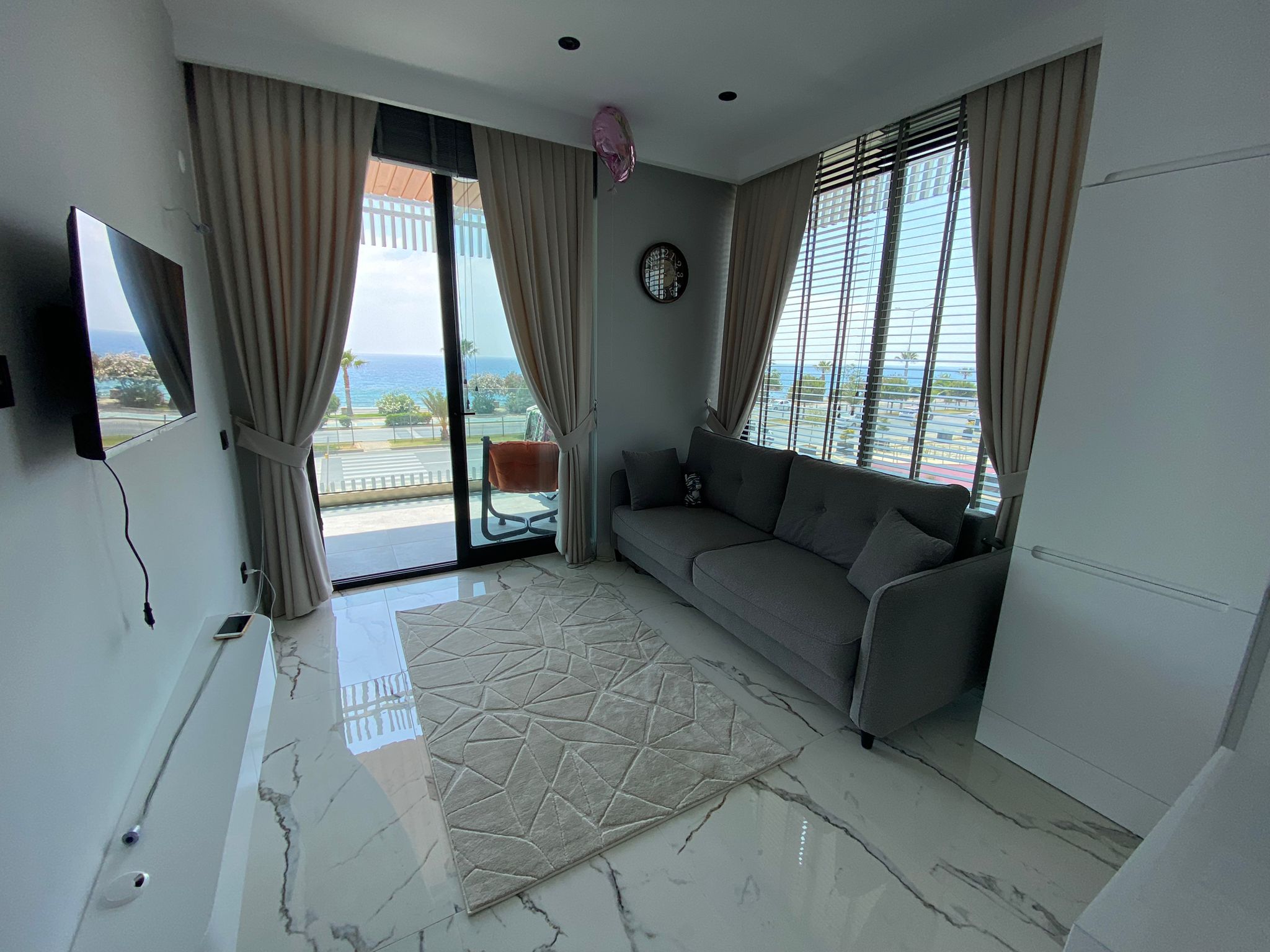 Two-room apartment 55 m2 on the first line of the sea with sea view - Фото 4