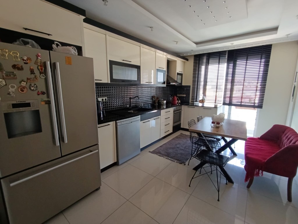 Two-bedroom apartment in the center of Alanya with the possibility of obtaining a residence permit - Фото 2