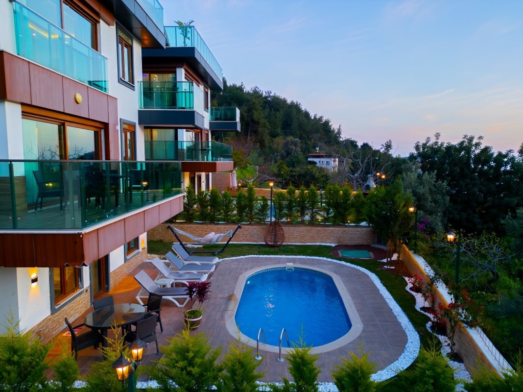 Ready furnished complex of villas, with sea and city view (Bektaş) - Фото 7